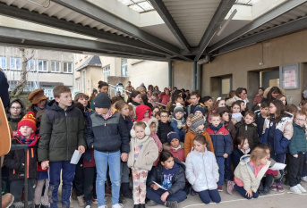 Photo de groupe à l'école