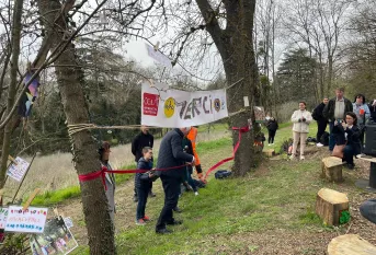 Ruban inaugural lors de l'inauguration de l'amphithéâtre du dehors de l'établissament Notre-Dame-de-Lourdes