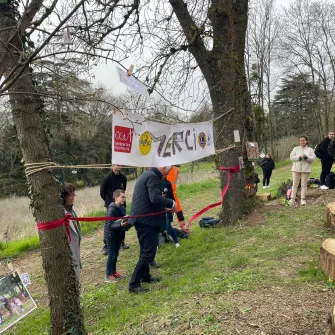 Ruban inaugural lors de l'inauguration de l'amphithéâtre du dehors de l'établissament Notre-Dame-de-Lourdes